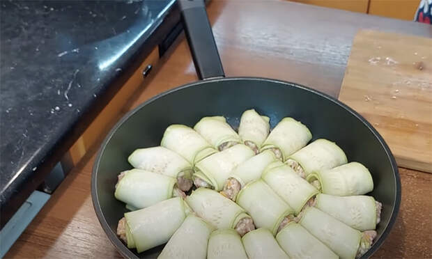 Голубцы из кабачков: проще, сочнее и вкуснее надоевших капустных. Разбирают даже без мяса внутри