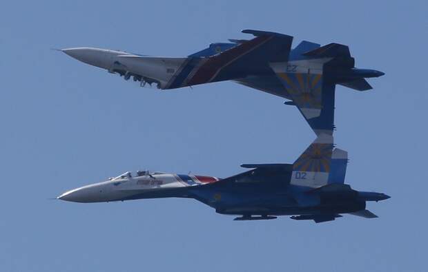 Су-27 - многоцелевой всепогодный истребитель четвертого поколения предназначен для завоевания превосходства в воздухе