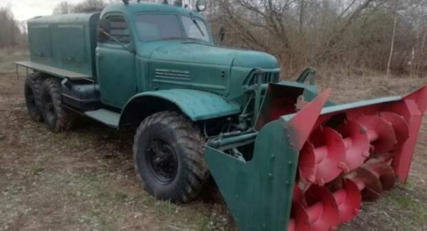 На продажу выставили шнекороторный снегоочиститель Д-470 на шасси ЗиЛ-157 с пробегом всего 6000 километров