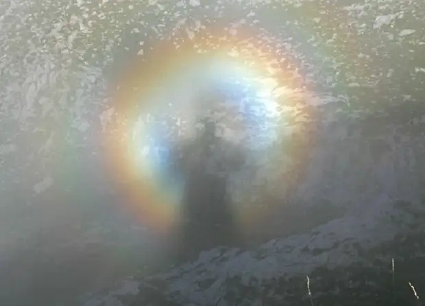 Брокенский призрак или Почему на облаках над горами появляются огромные тени