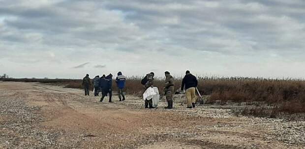 Мазут в Азовском море: вывоз фрагментов, обследован берег Приазовского природного заказника