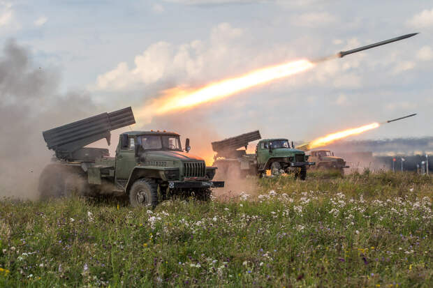 Украинские силовики обстреляли Докучаевск из системы «Град», сообщили в ДНР