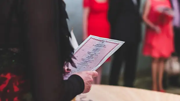 Договорные отношения: в России предлагают обязать молодожёнов заключать брачный контракт перед свадьбой