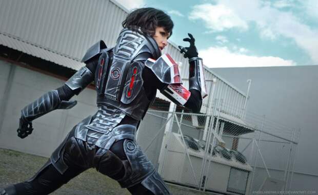 Крутой косплей, костюм из игры Mass Effect (7 фото)
