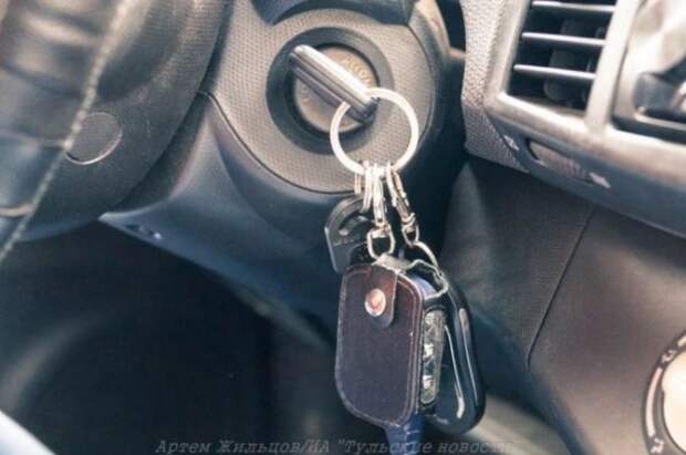 В Туле 28 января на трамвайных путях припарковалось 20 автомобилей