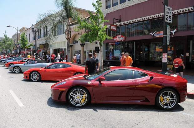 Слет обладателей автомобилей Ferrari в Колорадо (61 фото) Слет обладателей автомобилей Ferrari в Колорадо (61 фото)