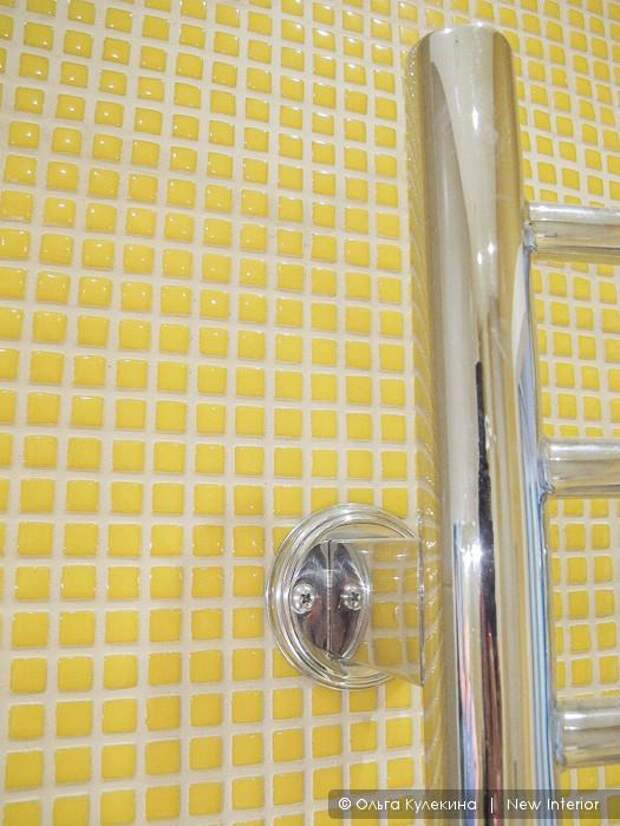 Желтая мозаика в ванной