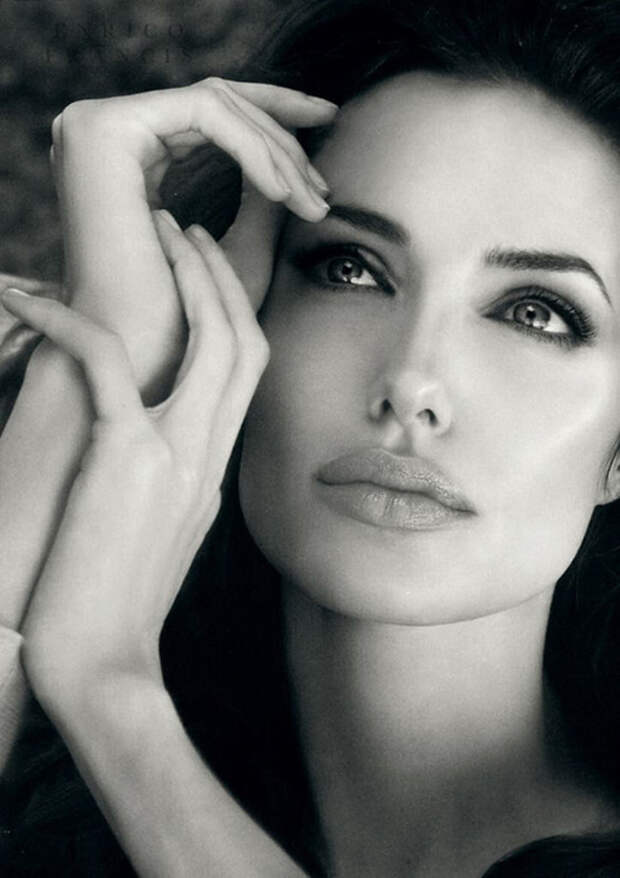 5 Анджелина Джоли