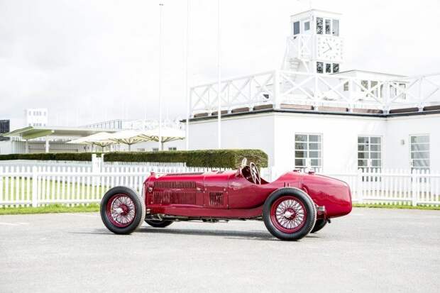 Один из таких болидов и выставлен на аукцион Bonhams в британском Гудвуде. Эта Alfa Romeo Tipo B P3 1934 года считается самым первым творением Энцо Феррари. alfa romeo, ferrari, Энцо Феррари, авто, автоаукцион, автомобили, олдтаймер, ретро авто