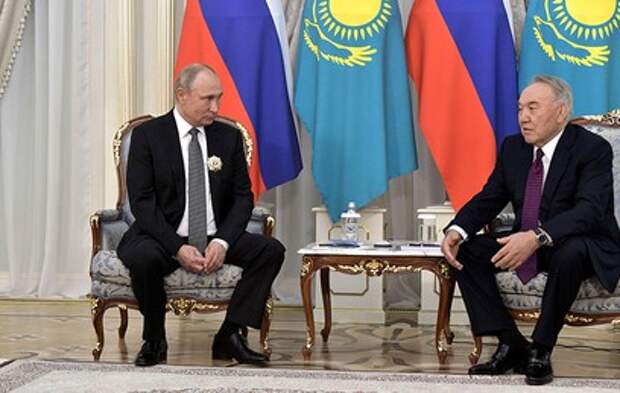 Назарбаев вручил Путину орден своего имени