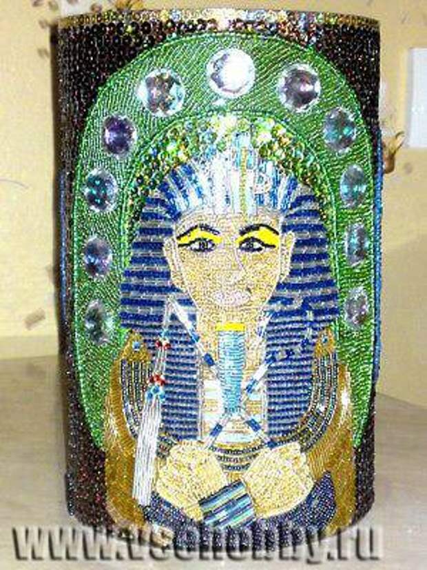 ваза украшенная бисером в египетском стиле с фараоном