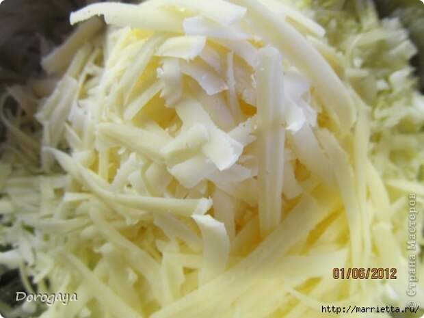 Царский салат с кальмарами и красной икрой (3) (520x390, 97Kb)