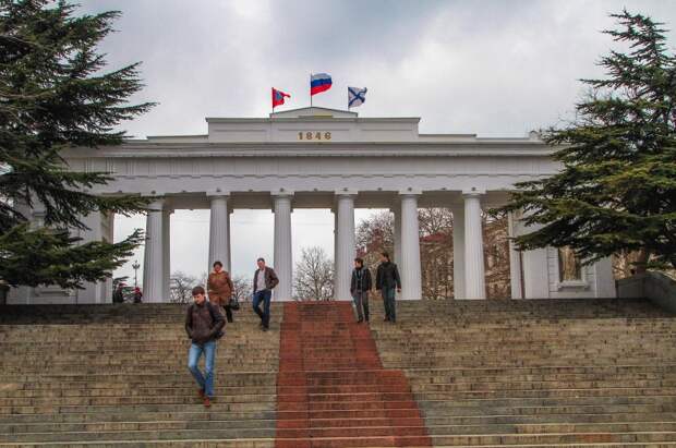 ID: 10632310 Дата съемки: 01.04.2015 Описание: Россия. Севастополь. Графская пристань на площади адмирала Нахимова. Алексей Павлишак/ТАСС