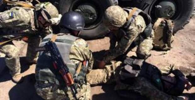 Война на Донбассе. Двое раненных защитников Украины
