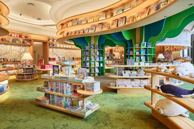 Интерьер книжного магазина в бизнес-центре в Китае