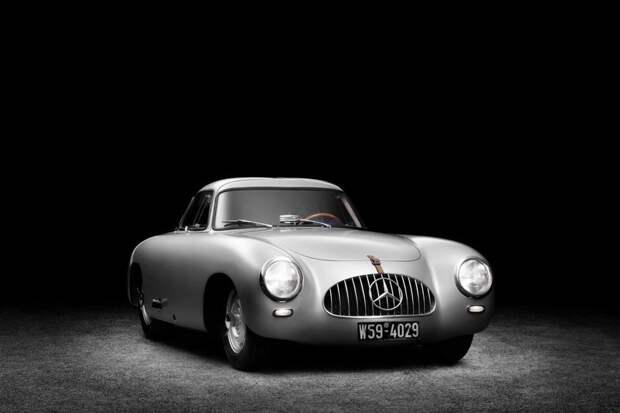 Живая легенда Mercedes 300 SL празднует свое 60-летие (24 фото)