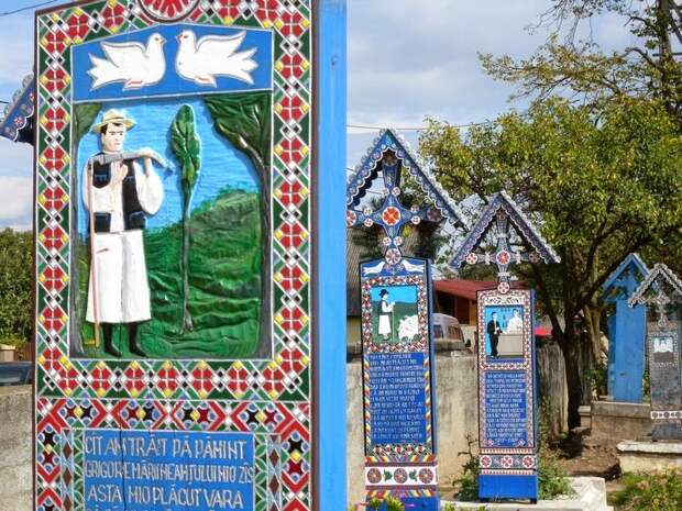 Веселенькое румынское кладбище. И смех и грех кладбище, румыния