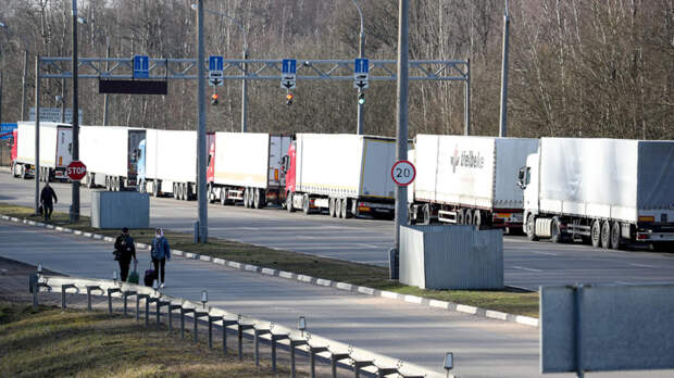 Лукашенко предупредил о конфискации застрявших в Белоруссии литовских фур