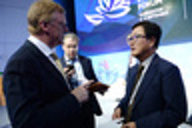 Анатолий Чубайс и президент Samsung Electronics Сан Чжин Пак