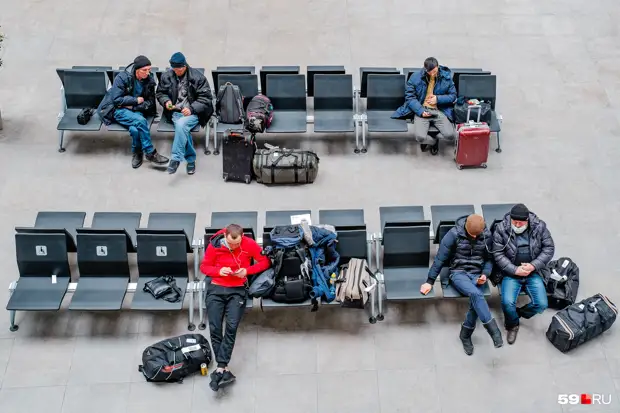 Авиакомпании, которые перестают летать из России за границу. Как теперь вернуть билеты?