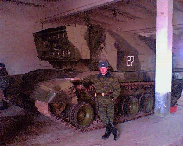 В декабре 1990 года был собран опытный образец машины, в 1991 году 1К17 был отправлен на государственные испытания, которые окончились в 1992 году, после чего комплекс был рекомендован к принятию на вооружение. В декабре 1990 года был собран опытный образец машины, в 1991 году 1К17 был отправлен на государственные испытания, которые окончились в 1992 году, после чего комплекс был рекомендован к принятию на вооружение. Сжатие, боевая техника, война, лазерный комплекс, ссср