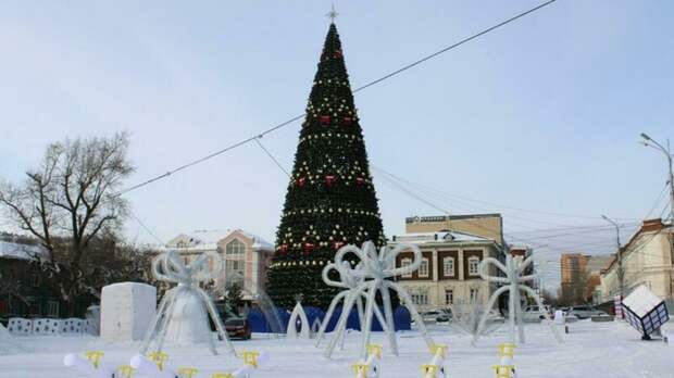 Новогодний городок на площади Свободы / Фото: barnaul.org