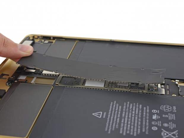 Apple iPad Pro разобрали на винтики (20 фото + видео)