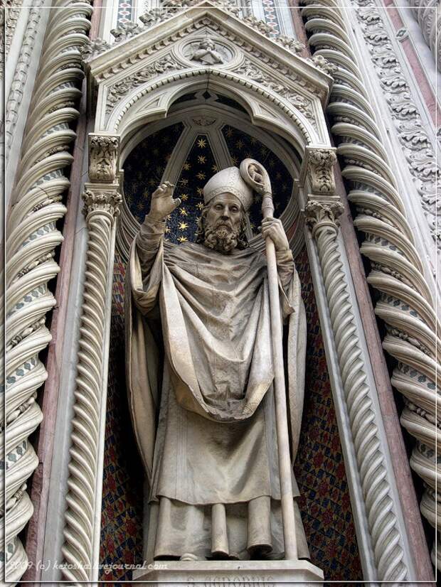 35) Рассмотреть собор Санта-Мария-дель-Фьоре за один раз невозможно. 