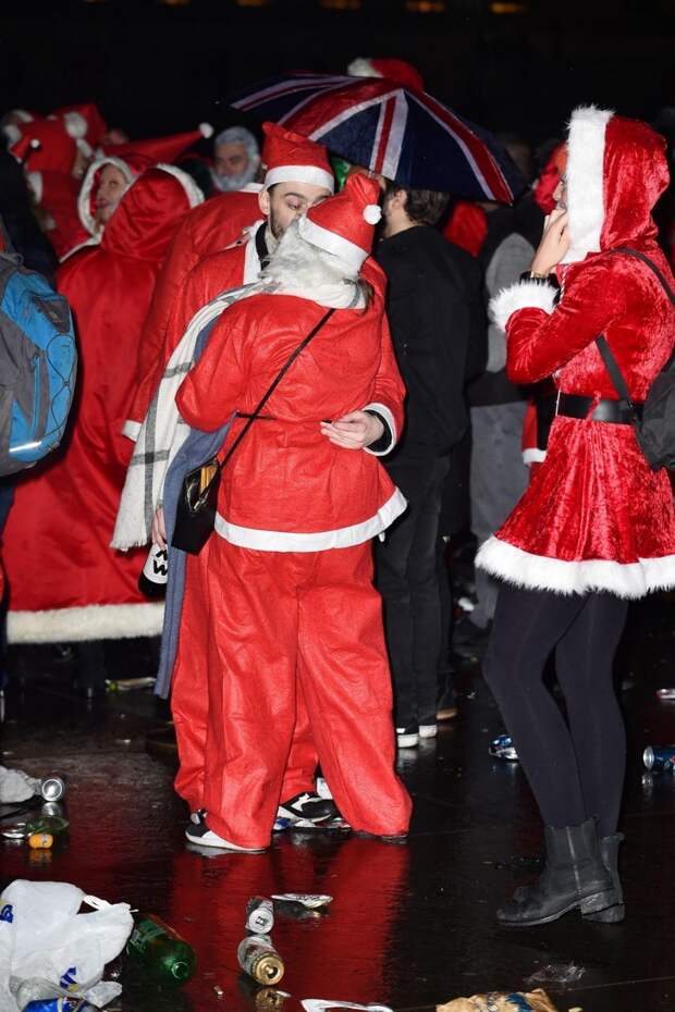 Santacon London 2018: грандиозная попойка Санта-Клаусов в Лондоне