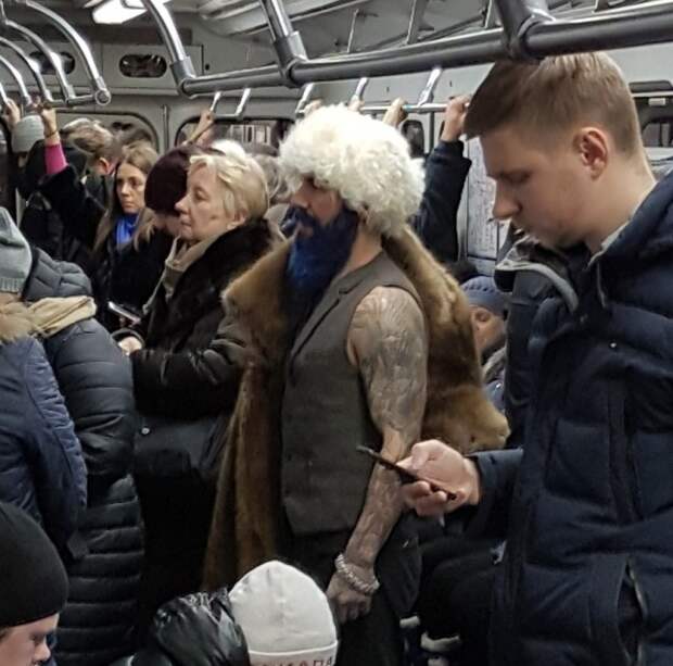 Странные модники в нашем метро (36 фото)