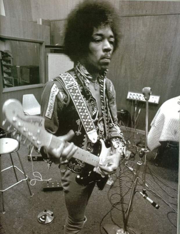 Jimi-Hendrix-jimi-hendrix-3198733-788-1024