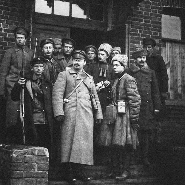 «Мы против того, чтобы создавать вождя» 100 лет назад в СССР образовалась объединенная оппозиция. Как с ней расправился Сталин?