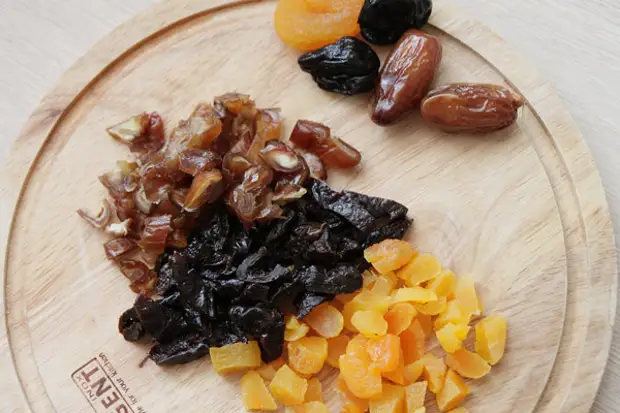 сухофрукты перед употреблением. сухофрукты перед употреблением. цветные сухофрукты. сухофрукты картинки. курага.