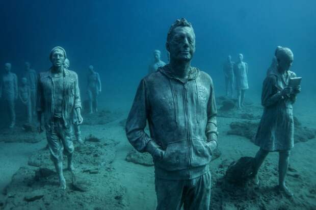 breathtaking-underwater-museum-turns-ocean-floor-into-art-gallery-and-doubles-as-artificial-ree-9__880
