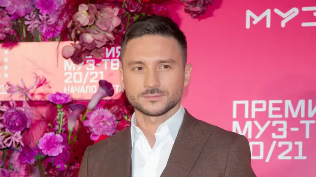 Сергей Лазарев поздравил своих поклонниц с 8 Марта