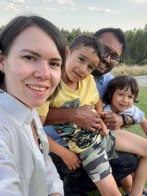 Юлия с мужем и детьми
