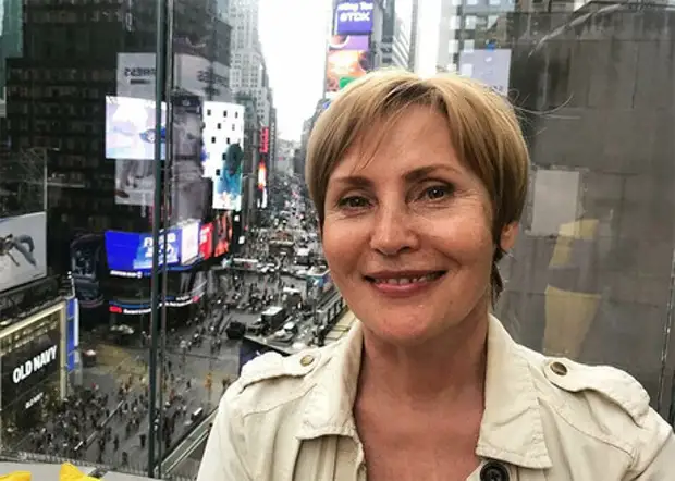 “Я не работаю ни на кого”, – после увольнения с Первого канала знаменитая телеведущая сделала заявление из Парижа