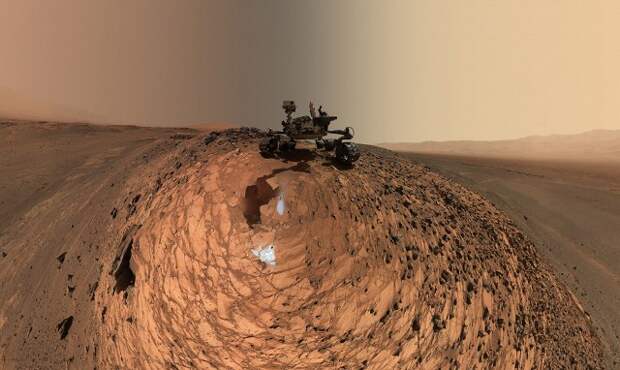 Проект «Марсианская научная лаборатория» (Mars Science Laboratory) общей стоимостью 2,5 миллиарда долларов был начат в 2004 году.