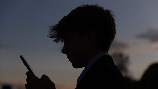 AFP: Франция хочет запретить пользоваться соцсетями детям младше 15 лет