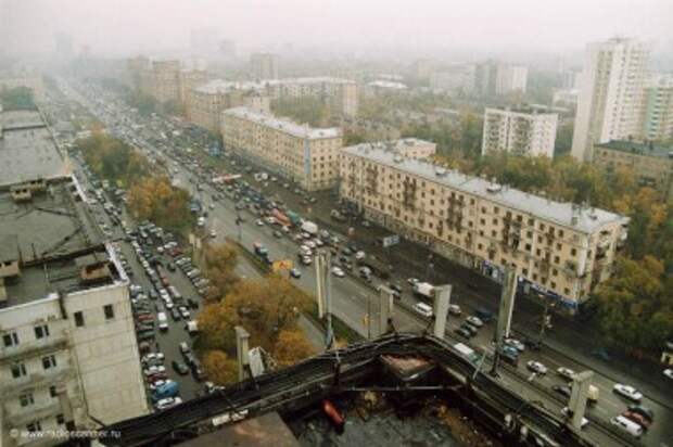 На севере Москвы прохожего убил упавший кусок балкона