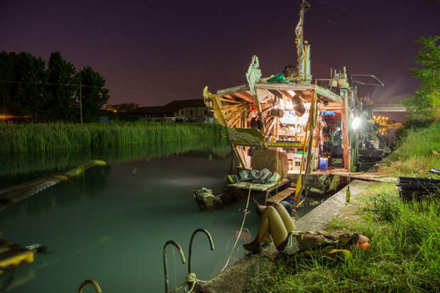 swimming-cities-of-serenissima-artnaz-com-16