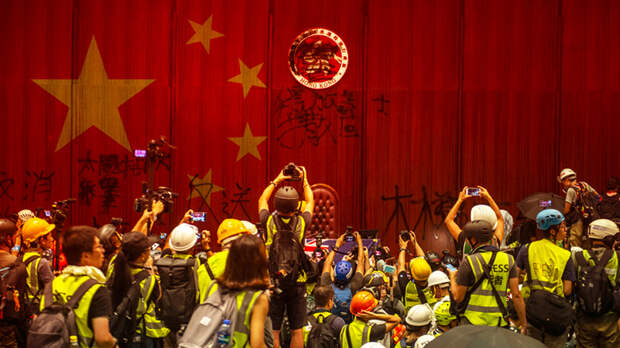 Протесты в Гонконге: Почему Трамп не критикует Си Цзиньпина?