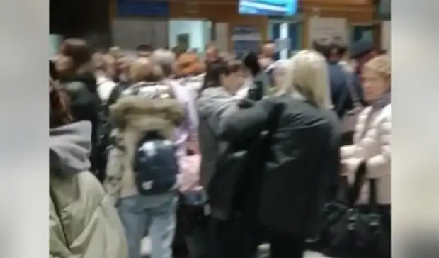 170 пассажиров из Москвы направили в Орск, где их ждал автобус на 10 человек