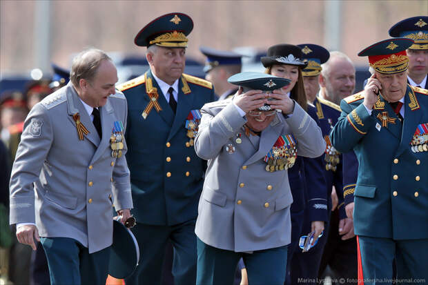 Взгляд изнутри Красной площади на парад  взгляд, красная, парад