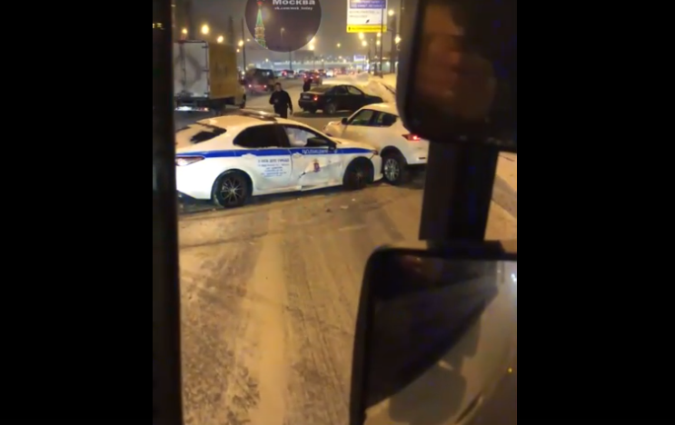 Авария с участием автомобиля ДПС произошла на проспекте Маршала Жукова
