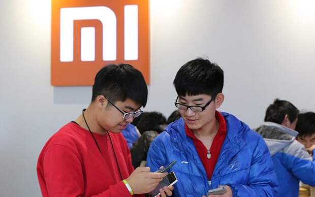 Два человека и Xiaomi