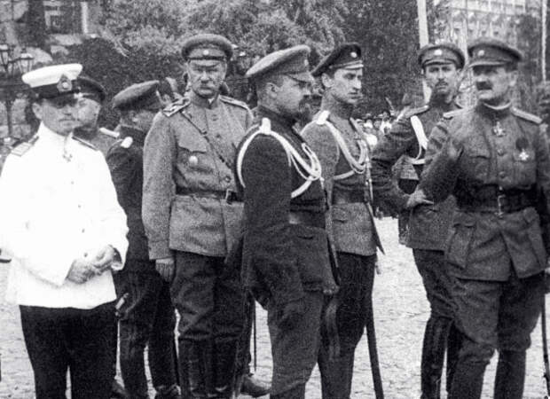 Белогвардейцы на одной из улиц Киева