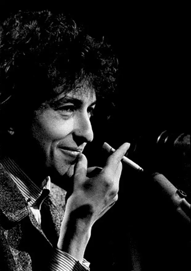 Джимми хендрикс. Джимми хендрикс. Джим маршалл. Юрай хип кен хенсли. Британский вокалист мик джаггер лидер рок группу.