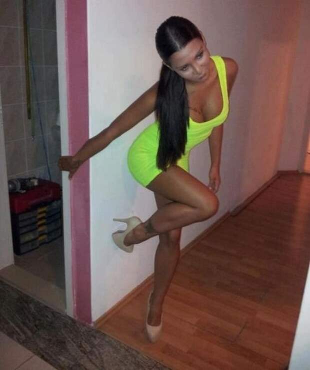 Девушки в обтягивающих платьях девушки, платье