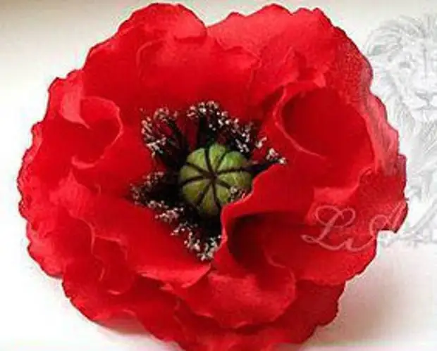 Как мак сделать мягким. Мк мак из изолона. Мак из гофрированной бумаги. Мак заколка из фоамирана. Цветы из бумаги гофрированной маки.